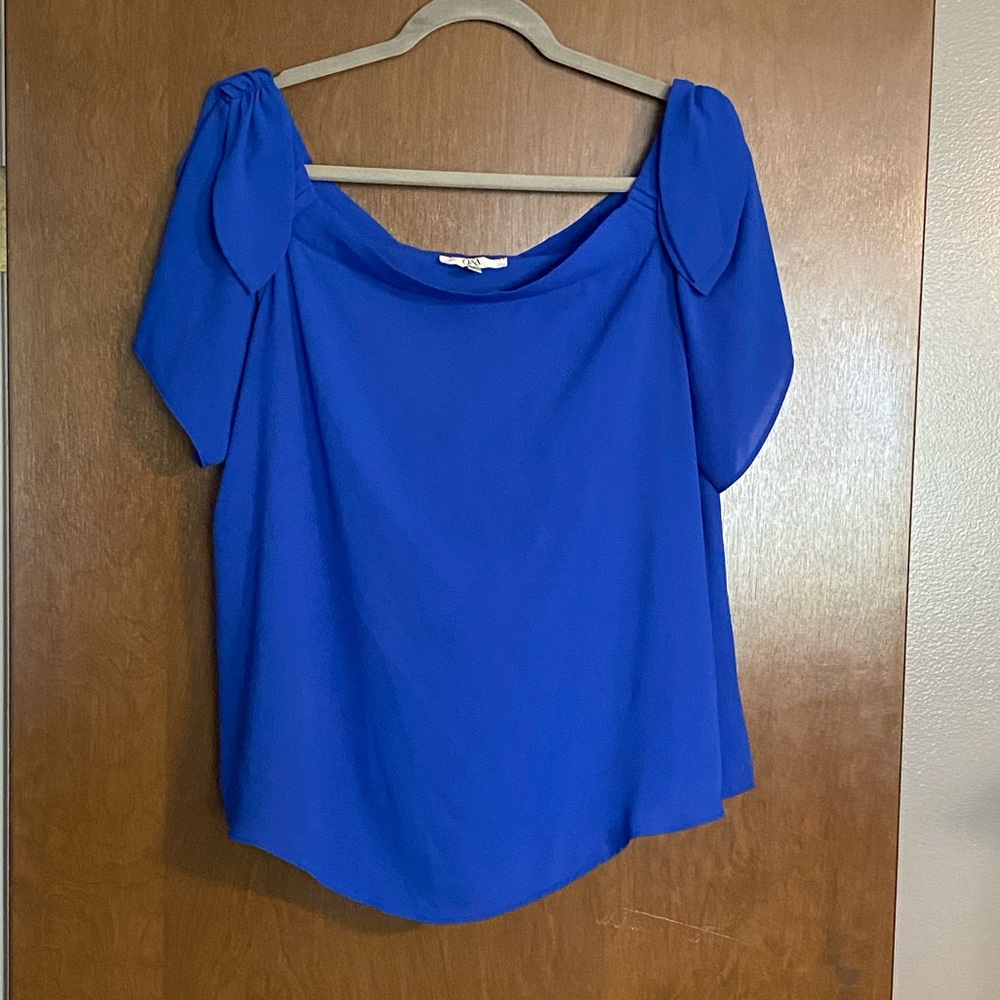 Q&A Off The Shoulder Bow-Detail Top